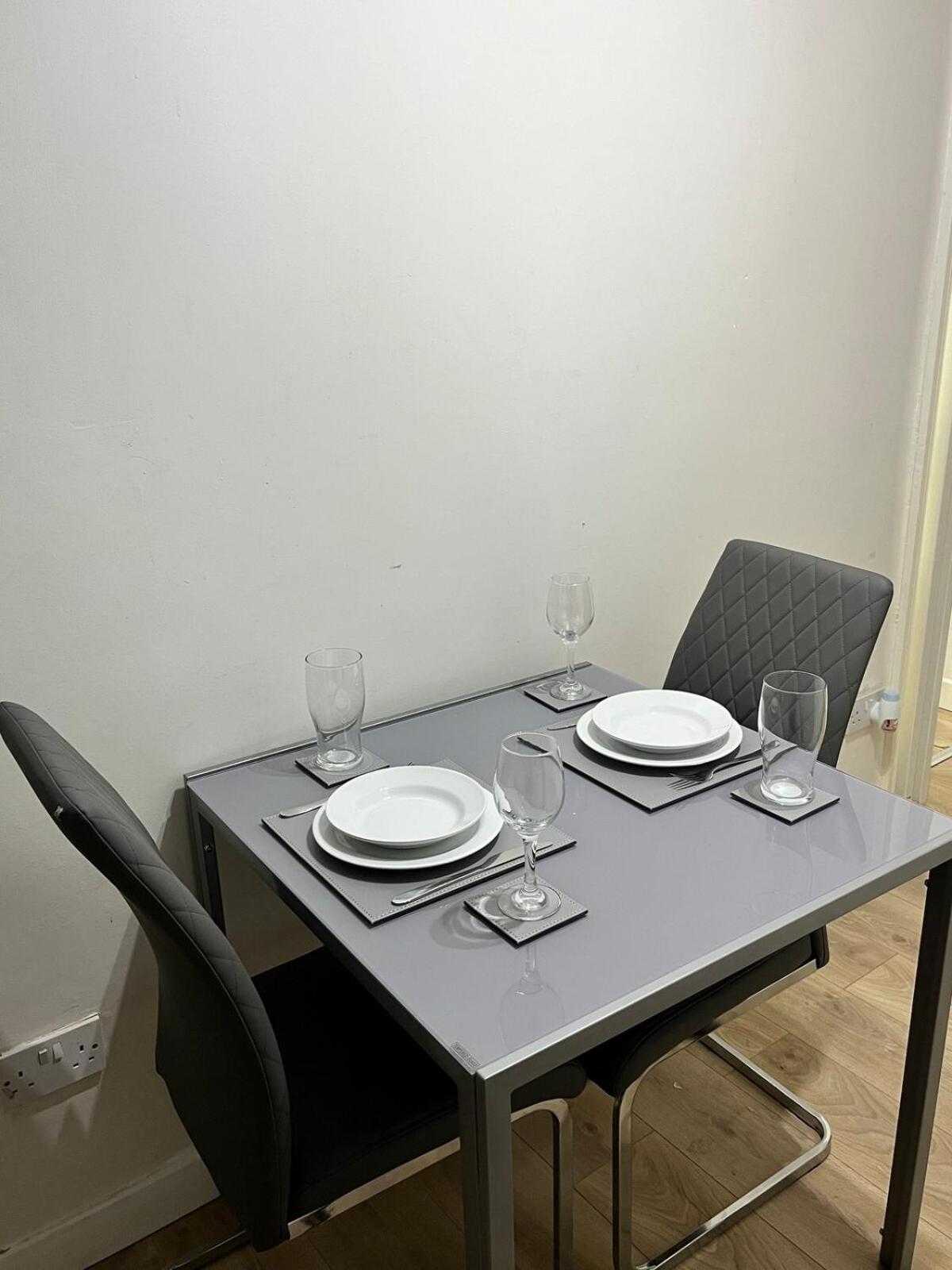 Cozy 3-bed 2bath House Near Lcy & Excel Sleeps 6 Appartement Londen