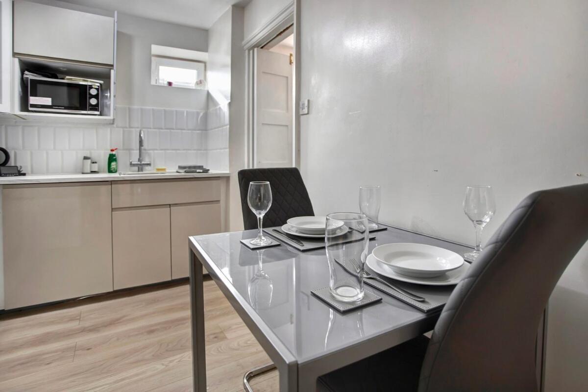 Appartement Cozy 3-bed 2bath House Near Lcy & Excel Sleeps 6 Londen